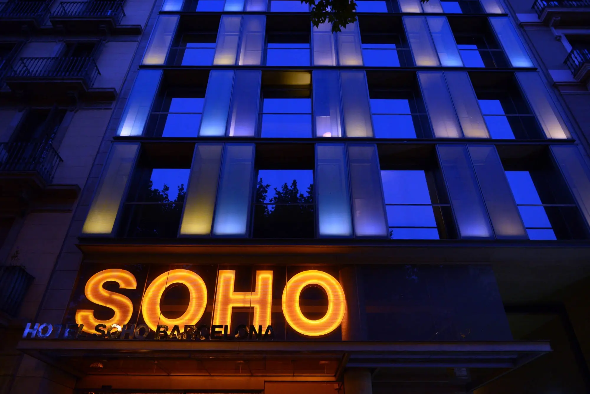 Fachada noche | Hotel SOHO BCN
