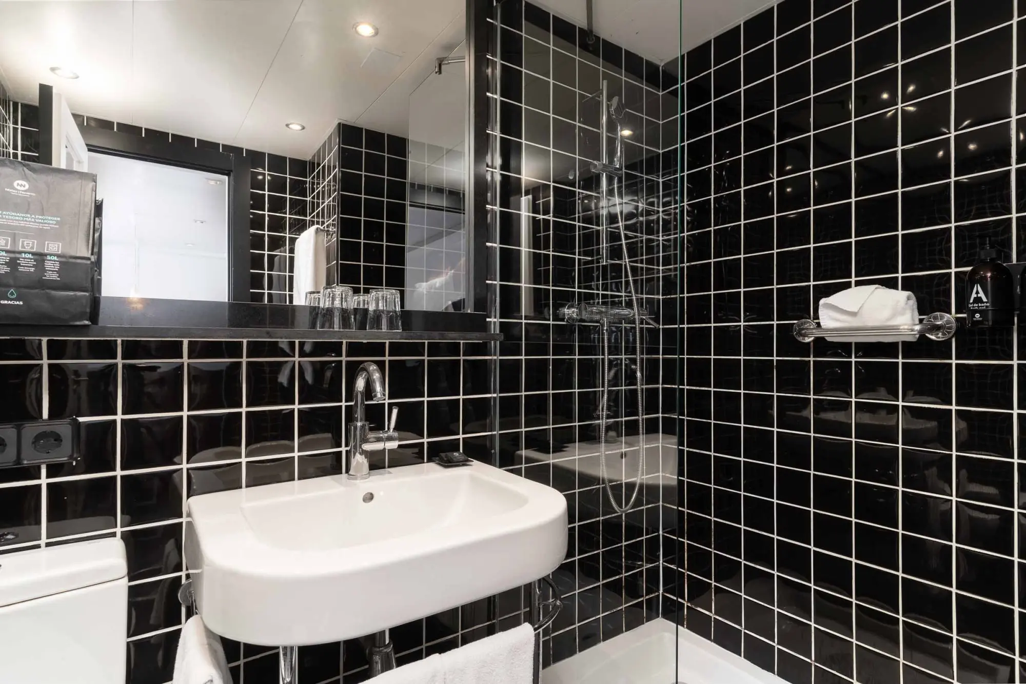 Baño - Superior con Terraza | Hotel Paral·lel