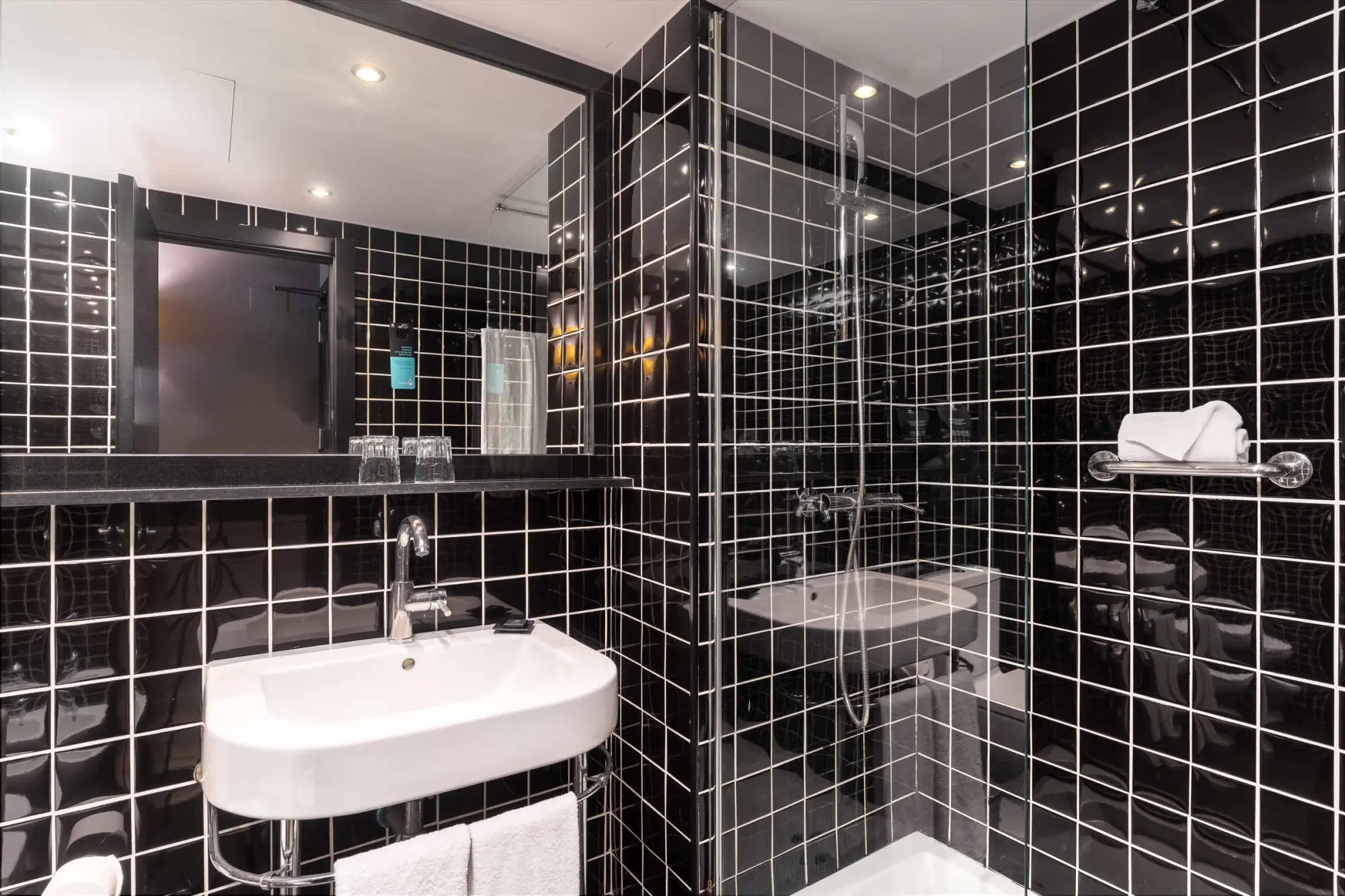 Baño - Doble Standard | Hotel Paral·lel