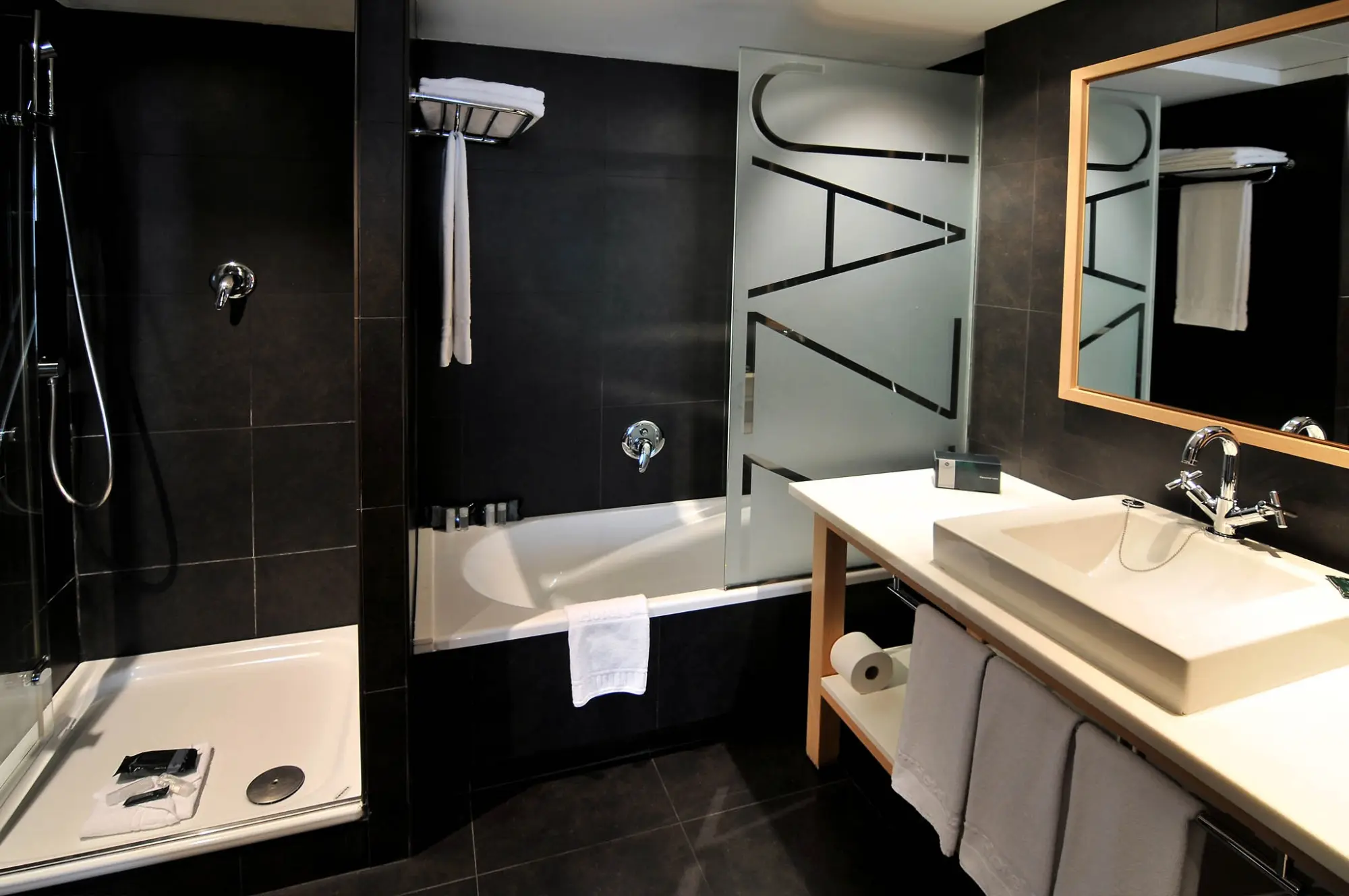 Baño - Family Deluxe | Hotel Jazz